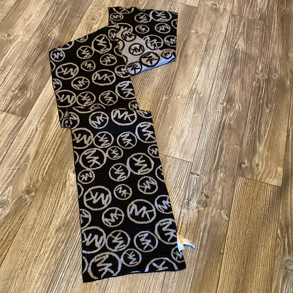 Michael Kors  scarf - Picture 5 of 14